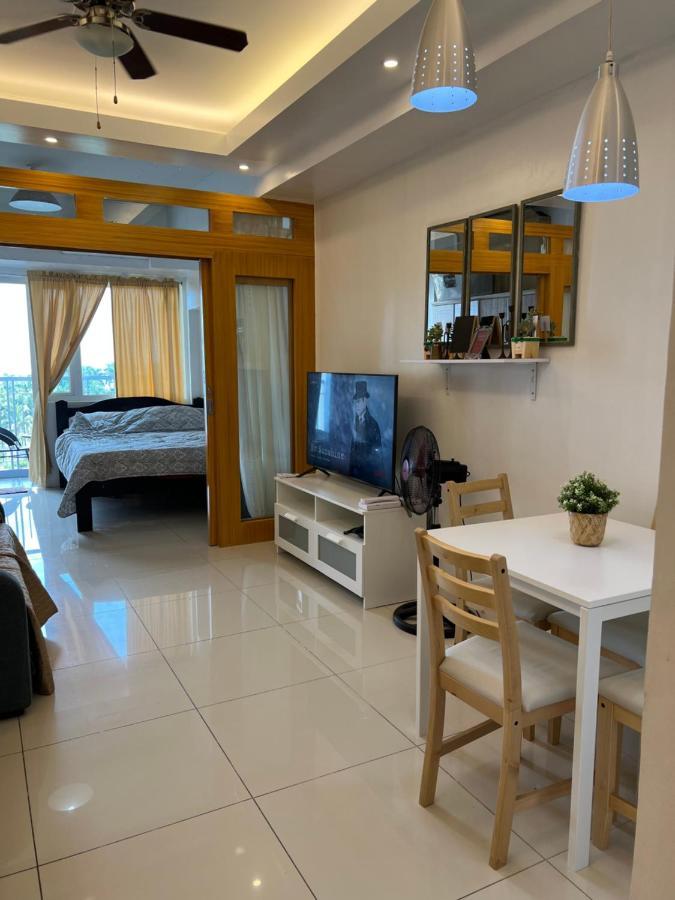 Ron'S Condo Overlooking The Lake Tagaytay City Luaran gambar