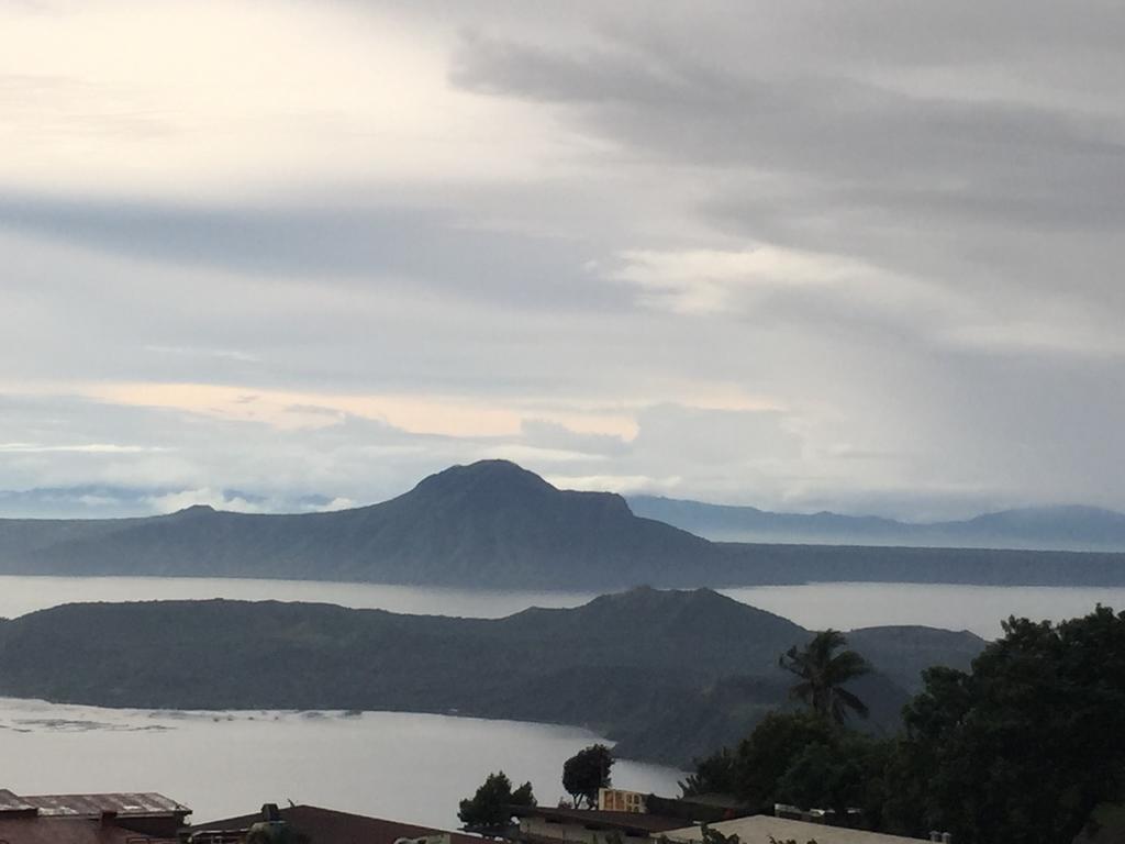 Ron'S Condo Overlooking The Lake Tagaytay City Luaran gambar